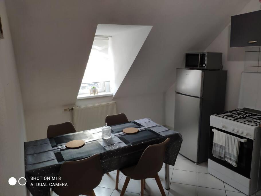 Joli Appartement Avec Place De Parking Prive Colmar Exterior foto